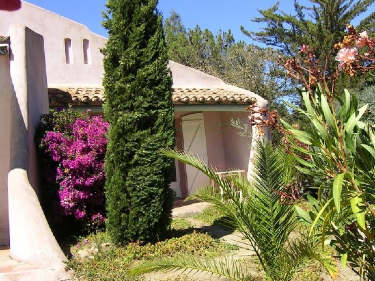 Chambre ouvrant sur le jardin