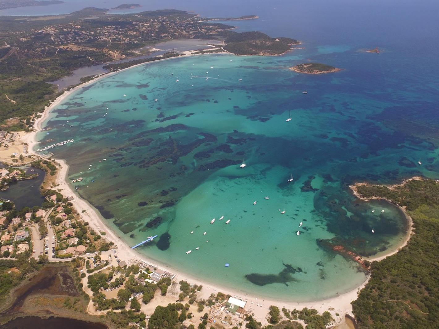 Baie de Saint Cyprien  :superbe plage de sable