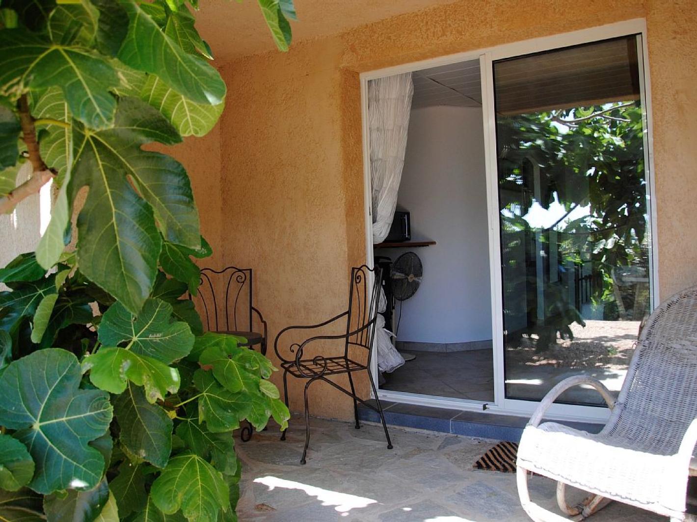 Chambre avec salle de bains en suite et terrasse